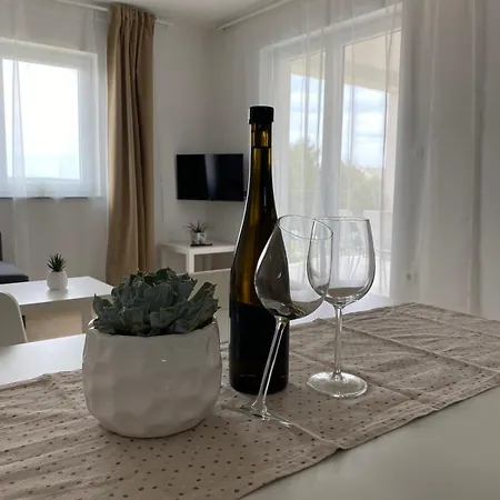 Martina Appartamento Rab Town